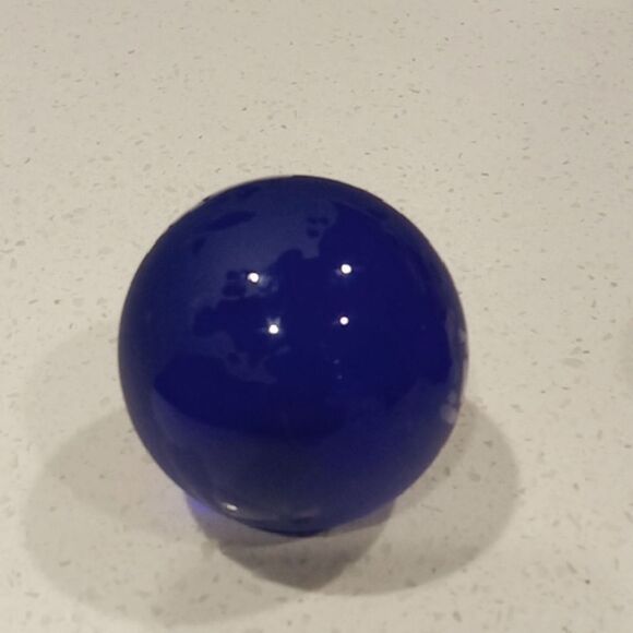 Cobalt Blue frosted satin glass globe of the world paperweight. Vintage 1990's - Picture 1 of 4